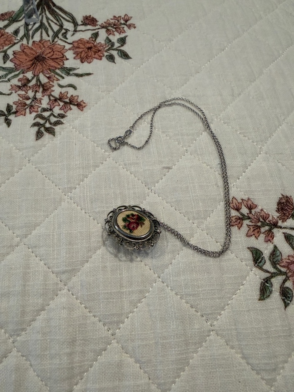 Sterling silver necklace and brooch on an 18 in chain,embroidered brooch/pendant - Picture 1 of 1